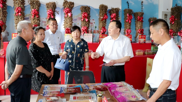 黑河市政协白树生一行赴五大连池市调研一二三产融合发展,民营中小
